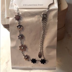 Silver stainless steel Daisy anklet!